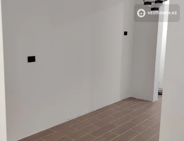 1-комнатная квартира, этаж 4 из 9, 38 м², миниатюра 2