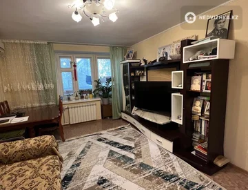 3-комнатная квартира, этаж 3 из 6, 61 м², миниатюра 2