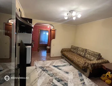 3-комнатная квартира, этаж 3 из 6, 61 м², миниатюра 4
