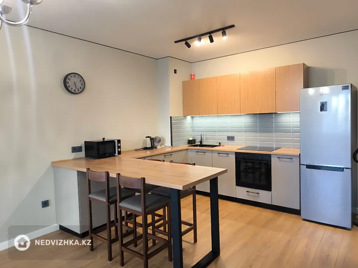 2-комнатная квартира, этаж 3 из 10, 55 м², фотография 2