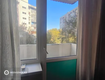 2-комнатная квартира, этаж 3 из 10, 55 м², миниатюра 6
