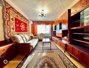 3-комнатная квартира, этаж 3 из 5, 64 м², миниатюра 2
