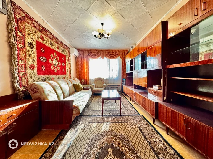 3-комнатная квартира, этаж 3 из 5, 64 м², фотография 2