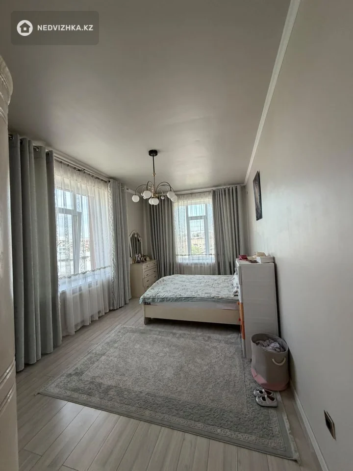 4-комнатная квартира, этаж 5 из 10, 110 м², фотография 3
