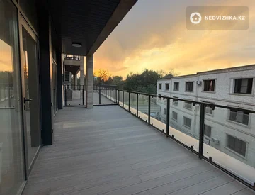 4-комнатная квартира, этаж 2 из 4, 150 м², миниатюра 2
