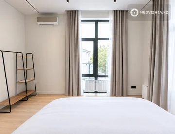 4-комнатная квартира, этаж 2 из 4, 150 м², миниатюра 3