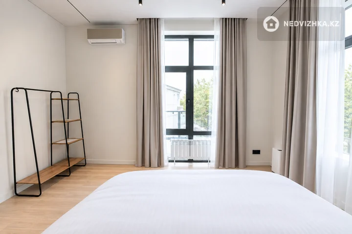 4-комнатная квартира, этаж 2 из 4, 150 м², фотография 3