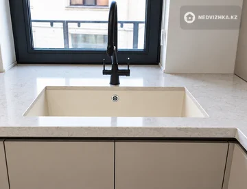 4-комнатная квартира, этаж 2 из 4, 150 м², миниатюра 10