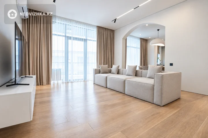 4-комнатная квартира, этаж 2 из 4, 150 м²