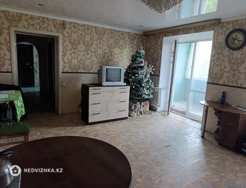 2-комнатная квартира, этаж 2 из 5, 61 м², миниатюра 2