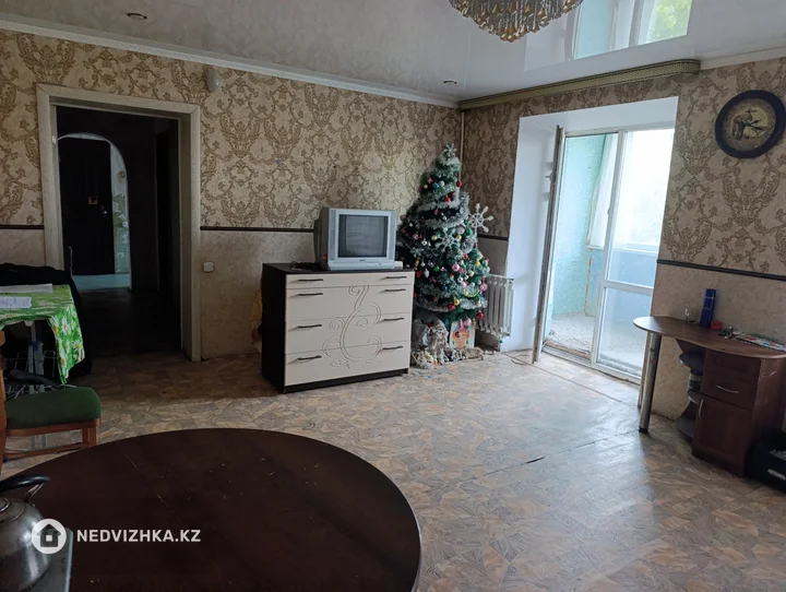 2-комнатная квартира, этаж 2 из 5, 61 м², фотография 2