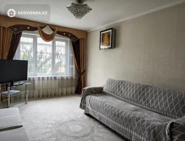4-комнатная квартира, этаж 4 из 5, 82 м², миниатюра 1