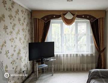 4-комнатная квартира, этаж 4 из 5, 82 м², миниатюра 3