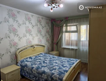 4-комнатная квартира, этаж 4 из 5, 82 м², миниатюра 6