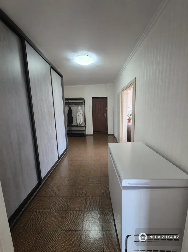 3-комнатная квартира, этаж 2 из 9, 97 м², фотография 2