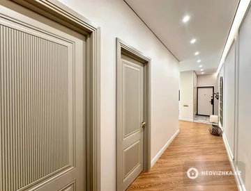 4-комнатная квартира, этаж 11 из 18, 91 м², миниатюра 2