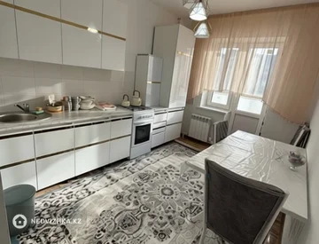 3-комнатная квартира, этаж 8 из 9, 85 м², миниатюра 1