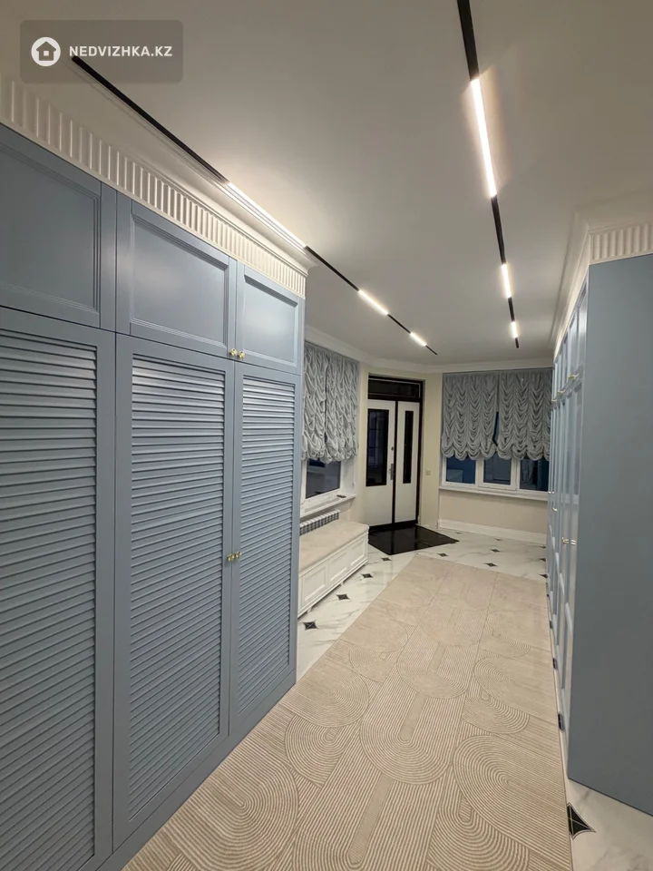 7-комнатный дом, 30 соток, 403 м², фотография 2