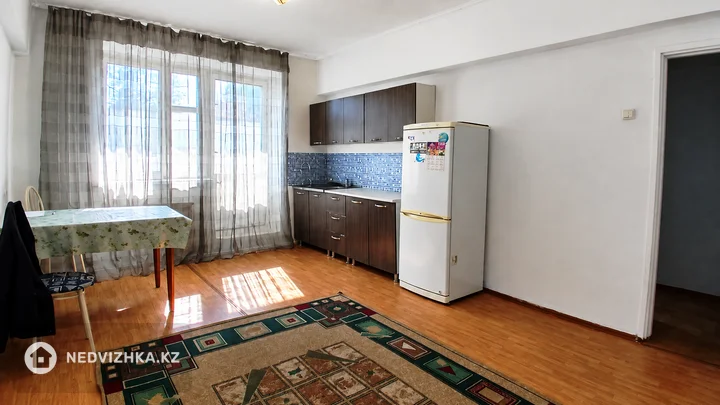 1-комнатная квартира, этаж 4 из 4, 37 м², фотография 2