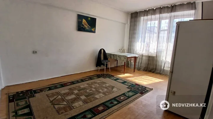 1-комнатная квартира, этаж 4 из 4, 37 м², фотография 4