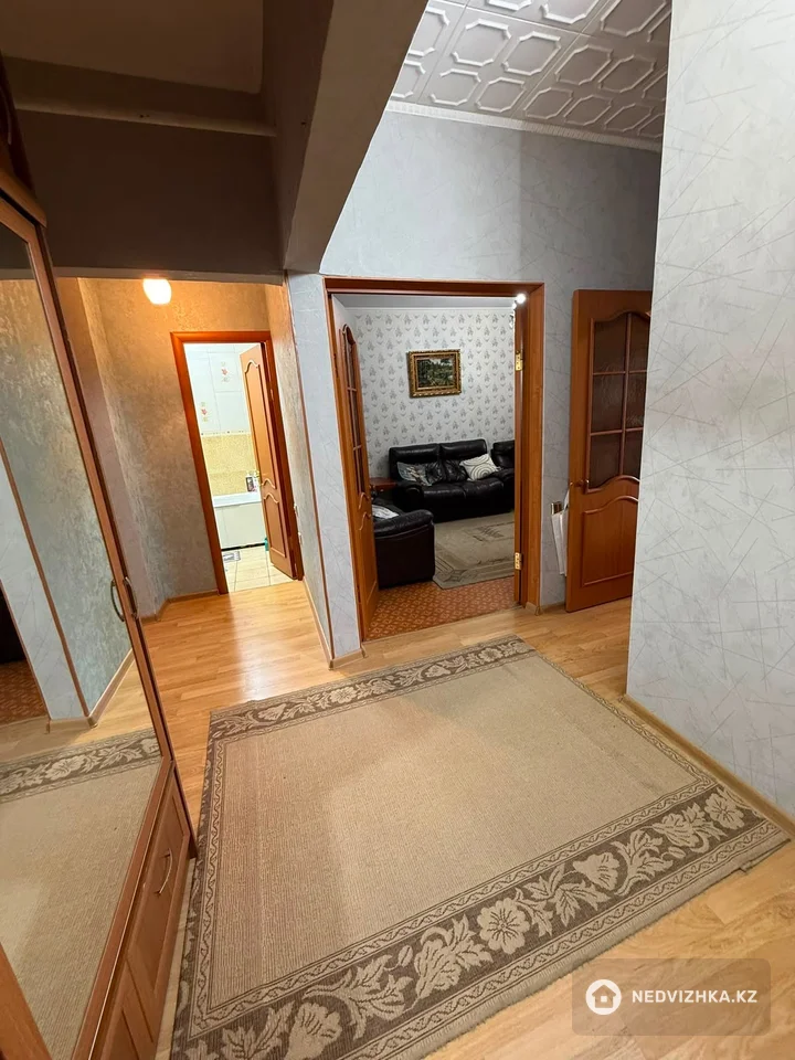 3-комнатная квартира, этаж 4 из 5, 62 м², фотография 2