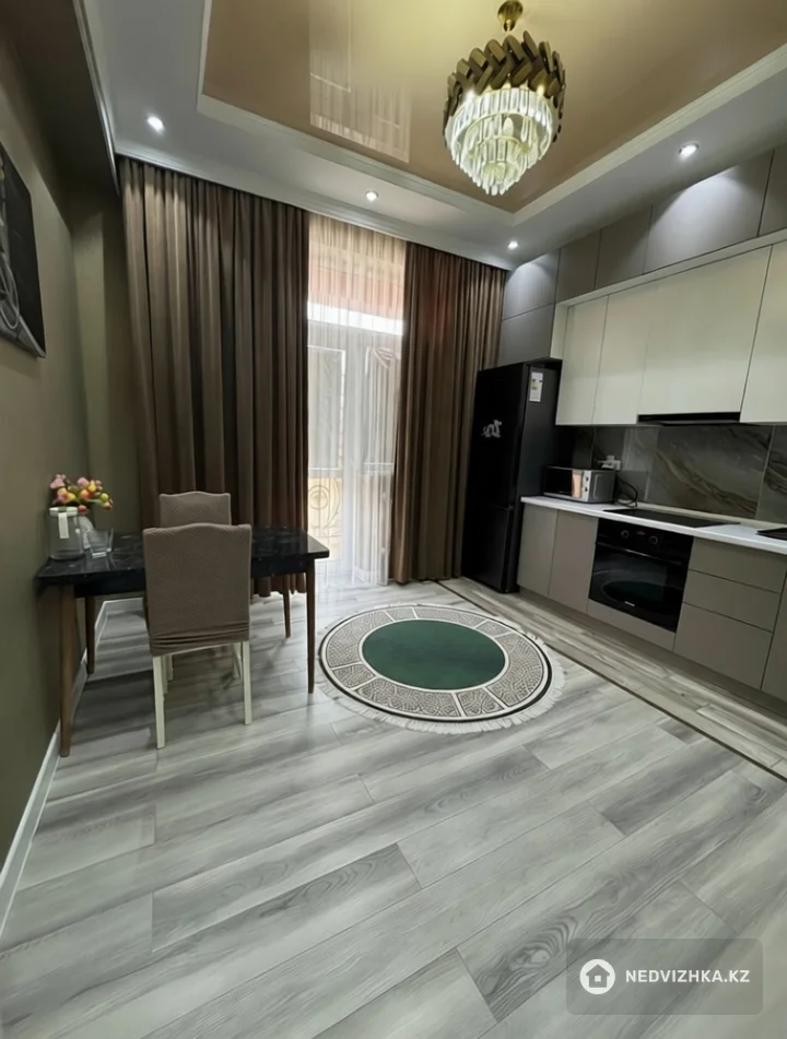1-комнатная квартира, этаж 11 из 20, 55 м², Посуточно, фотография 2