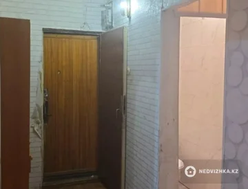 3-комнатная квартира, этаж 3 из 5, 60 м², На длительный срок, миниатюра 1