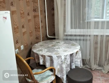 1-комнатная квартира, этаж 4 из 5, 40 м², Посуточно, миниатюра 2