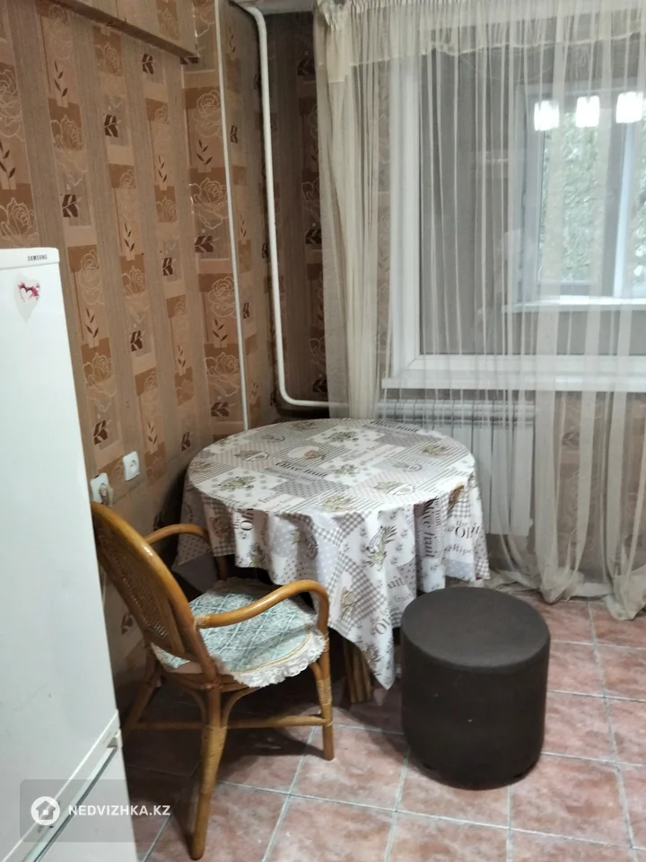 1-комнатная квартира, этаж 4 из 5, 40 м², Посуточно, фотография 2