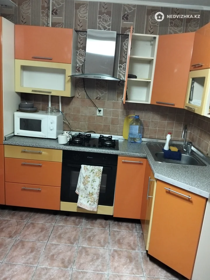 1-комнатная квартира, этаж 4 из 5, 40 м², Посуточно, фотография 3