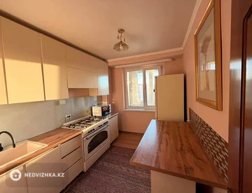 3-комнатная квартира, этаж 9 из 9, 76 м², На длительный срок, миниатюра 1