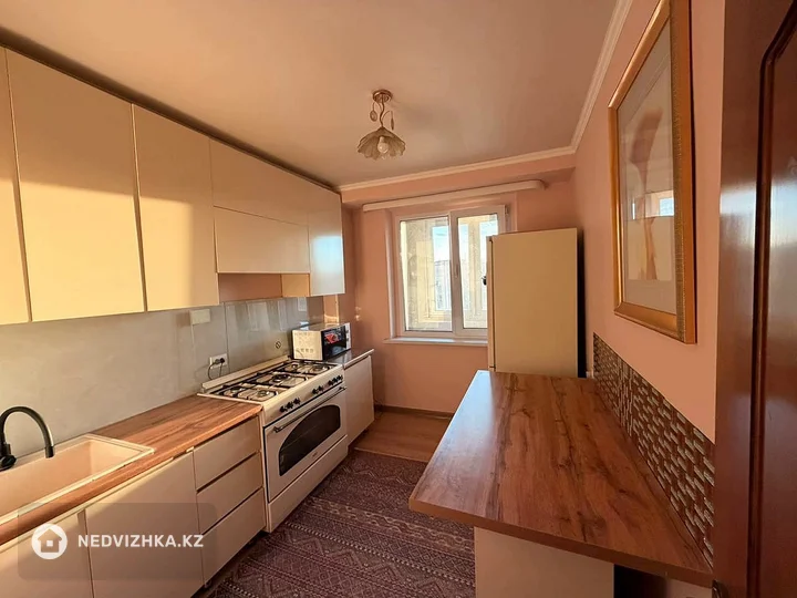 3-комнатная квартира, этаж 9 из 9, 76 м², На длительный срок