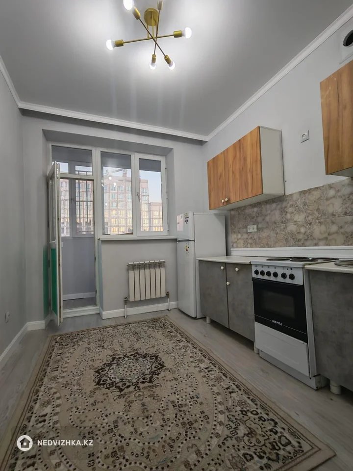 3-комнатная квартира, этаж 4 из 10, 70 м², На длительный срок