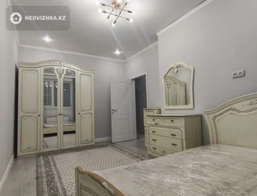 3-комнатная квартира, этаж 4 из 10, 70 м², На длительный срок, миниатюра 2