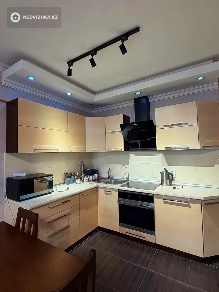 2-комнатная квартира, этаж 10 из 18, 72 м², На длительный срок, фотография 2