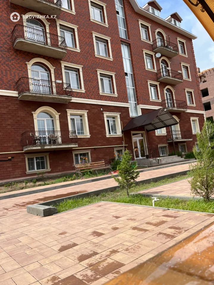 2-комнатная квартира, этаж 2 из 4, 65 м²