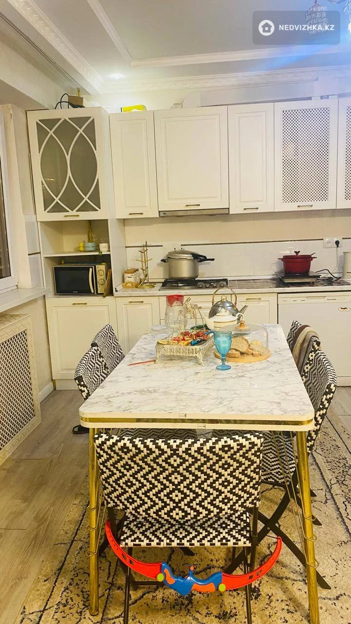3-комнатная квартира, этаж 8 из 10, 92 м²