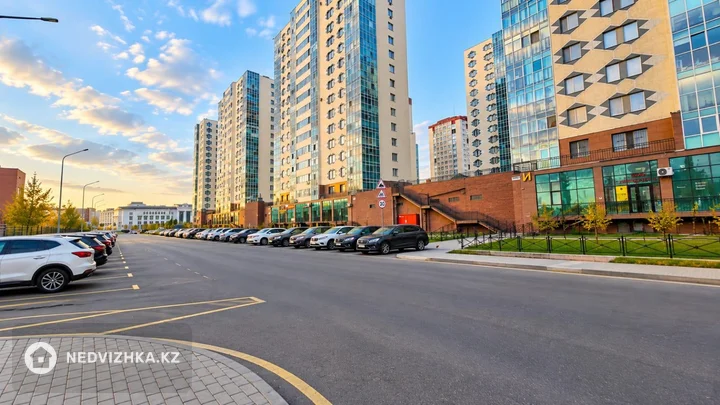 3-комнатная квартира, этаж 3 из 12, 94 м², фотография 2