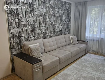 4-комнатная квартира, этаж 3 из 5, 74 м², миниатюра 2