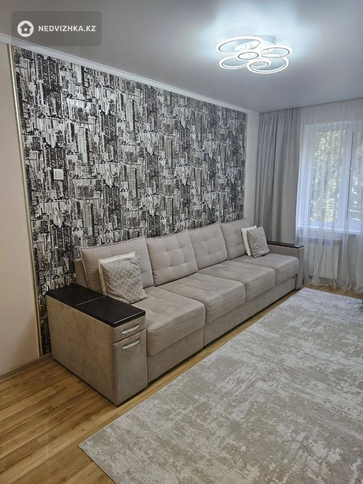 4-комнатная квартира, этаж 3 из 5, 74 м², фотография 2