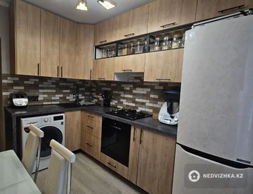 4-комнатная квартира, этаж 3 из 5, 74 м², миниатюра 3