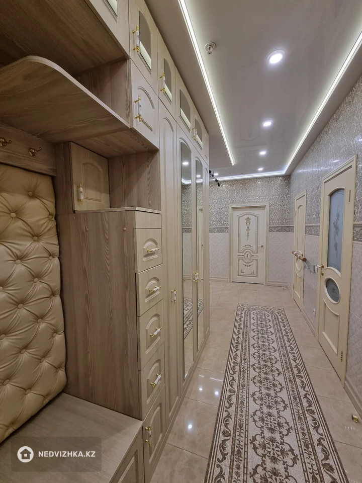 4-комнатная квартира, этаж 9 из 15, 92 м², фотография 2