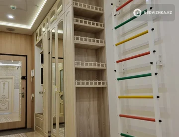 4-комнатная квартира, этаж 9 из 15, 92 м², миниатюра 3