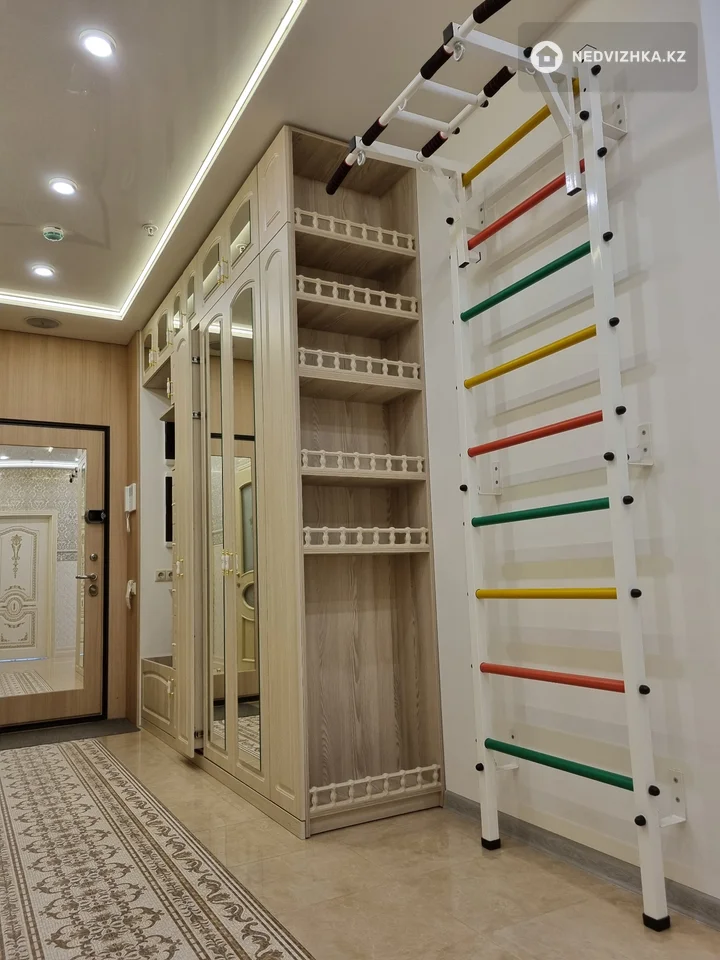4-комнатная квартира, этаж 9 из 15, 92 м², фотография 3
