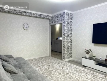 3-комнатная квартира, этаж 2 из 10, 87 м², миниатюра 2