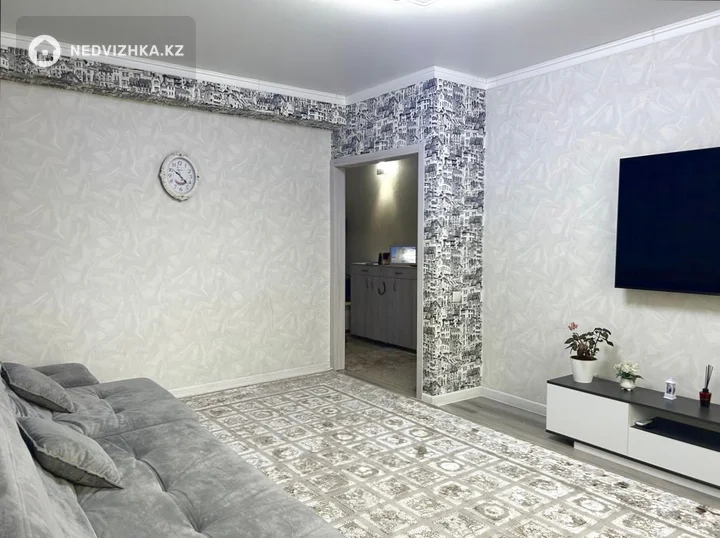 3-комнатная квартира, этаж 2 из 10, 87 м², фотография 2