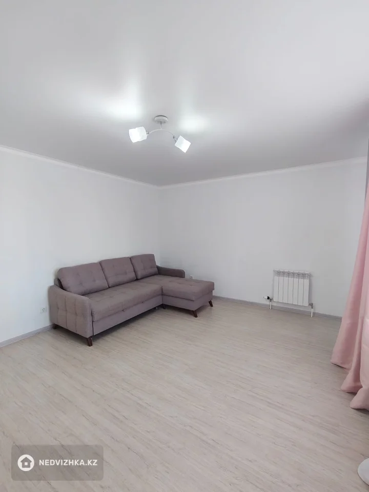 1-комнатная квартира, этаж 2 из 9, 39 м², Посуточно, фотография 2