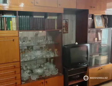1-комнатная квартира, этаж 4 из 5, 32 м², На длительный срок, миниатюра 3