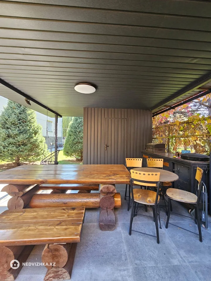 7-бөлмелі үй, 12 соттық, 380 м²