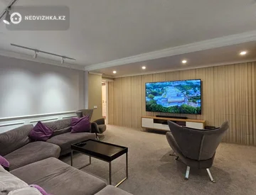 7-бөлмелі үй, 12 соттық, 380 м², 4-нобай